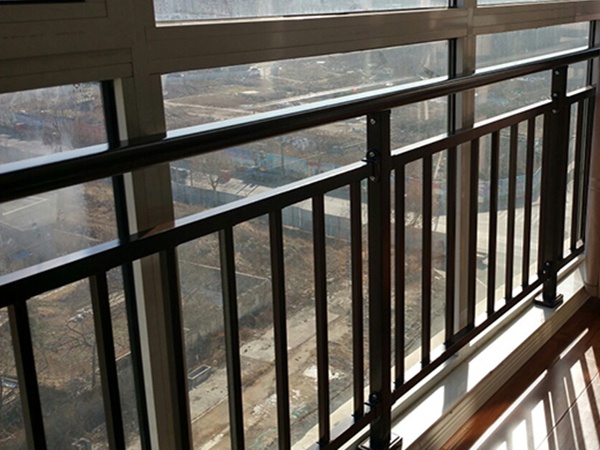 落地窗陽(yáng)臺(tái)護(hù)欄