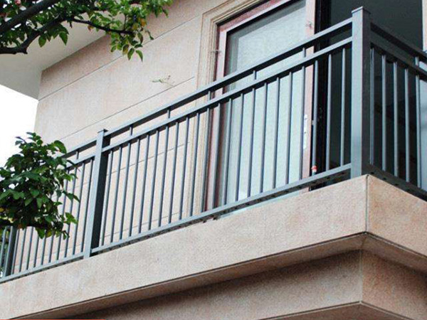陽臺圍欄多少錢一米？
