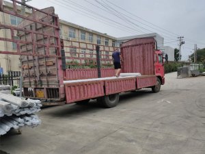 金用護(hù)欄2020年7月24日鋅鋼樓梯扶手裝車發(fā)貨！