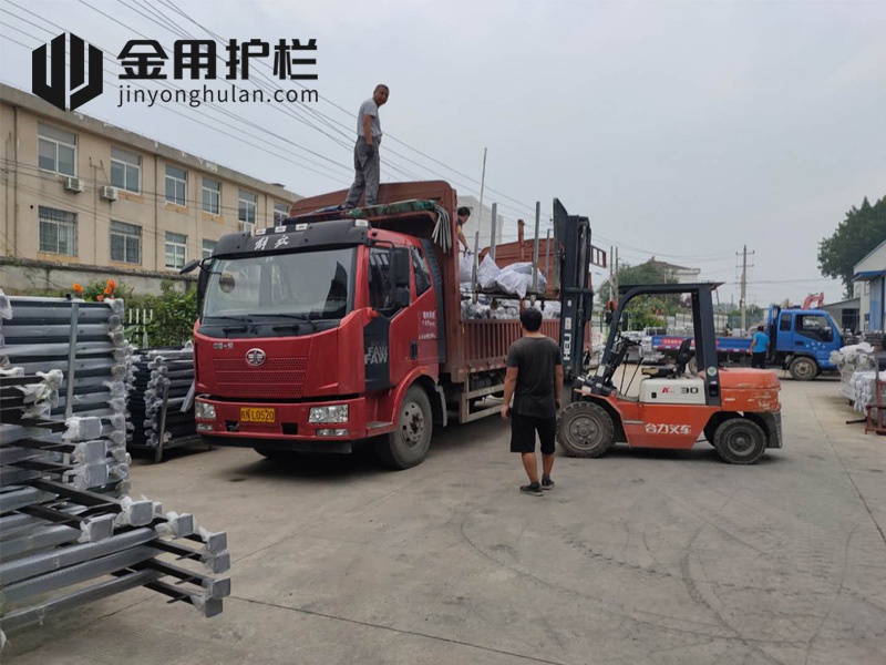 金用護欄2020年7月30日鋅鋼窗戶護欄裝車發貨！