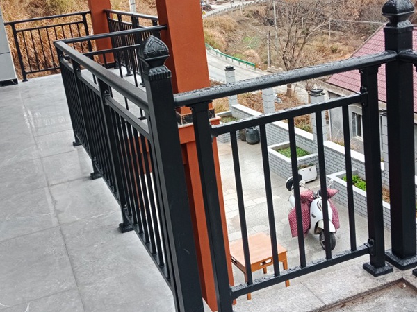 陽臺護(hù)欄桿件間距要求規(guī)范