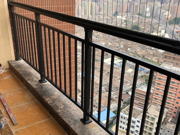 陽(yáng)臺(tái)護(hù)欄安裝方法步驟 陽(yáng)臺(tái)護(hù)欄安裝方法步驟