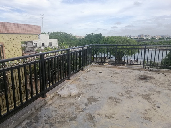 陽臺護(hù)欄定制定做注意事項(xiàng)