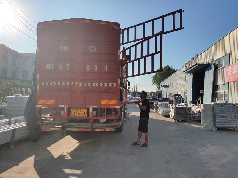 金用護欄2020年8月27日鋅鋼圍墻護欄發貨！