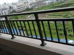 為什么大家喜歡采購鋅鋼陽臺護(hù)欄？原因在這里！