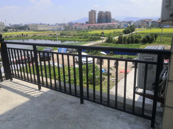 陽(yáng)臺(tái)欄桿定制提前多久最合適？