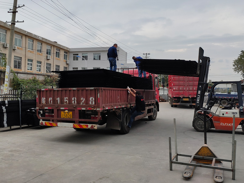 金用護欄2020年10月14日鋅鋼圍墻護欄發貨！