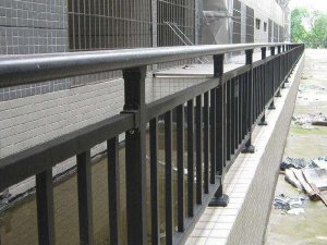 鋅鋼護欄多少錢一平方米？