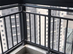 鋅鋼護(hù)欄由哪些部分組成？