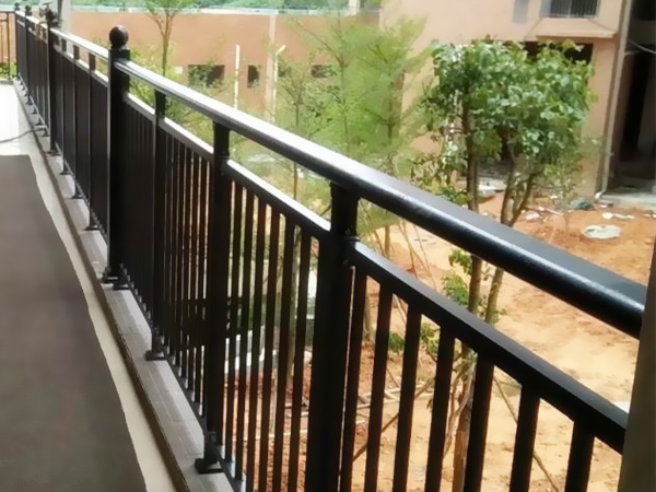 鋅鋼護(hù)欄可以用到哪些地方？