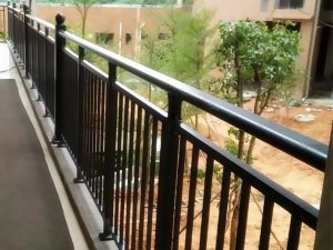 鋅鋼護(hù)欄可以用到哪些地方？