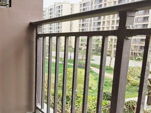 陽臺護(hù)欄在哪家定做最便宜？