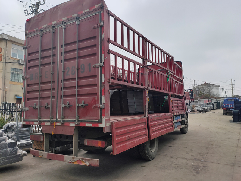 金用護欄2021年3月12日鋁合金百葉窗發貨！