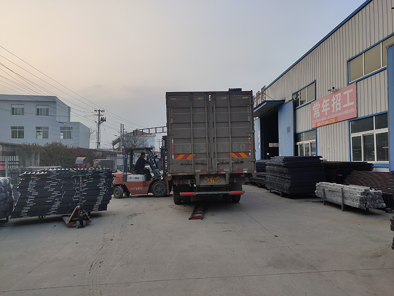 金用護欄2021年3月13日百葉窗發貨！