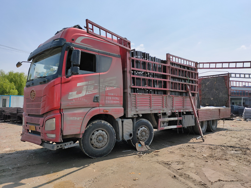 金用護(hù)欄2021年4月8日鋅鋼百葉窗發(fā)貨！