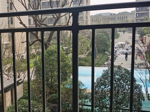 鋅鋼陽(yáng)臺(tái)護(hù)欄和鐵藝陽(yáng)臺(tái)護(hù)欄誰(shuí)更值得選擇? 鋅鋼陽(yáng)臺(tái)護(hù)欄和鐵藝陽(yáng)臺(tái)護(hù)欄誰(shuí)更值得選擇?