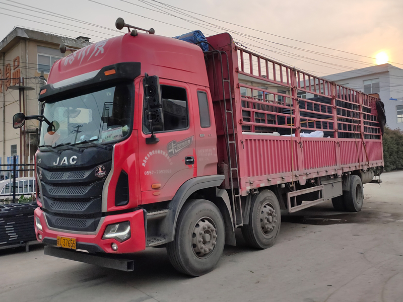 金用護欄2021年4月27日鋅鋼百葉窗發貨！