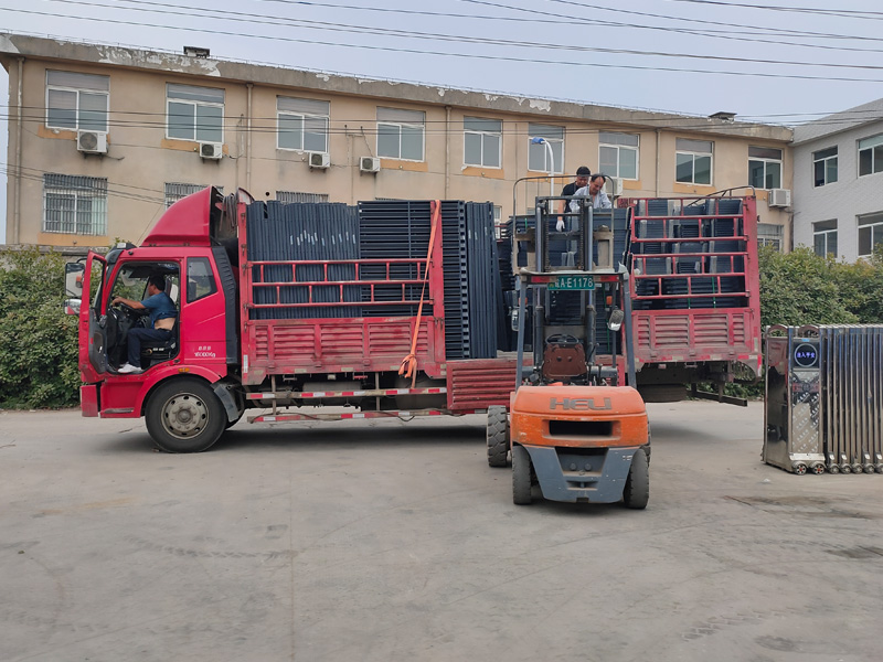 金用護(hù)欄2021年5月10日鋅鋼百葉窗發(fā)貨！