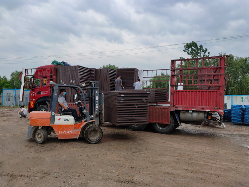 金用護欄2021年5月15日鋅鋼百葉窗發貨！