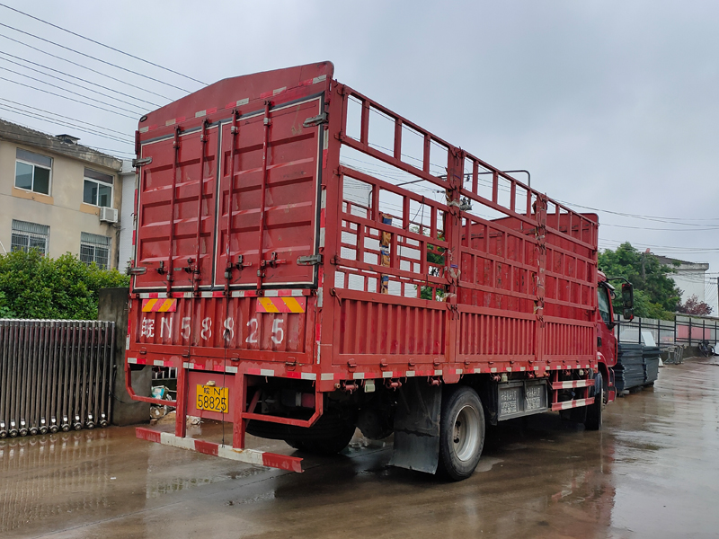 金用護欄2021年5月26日鋅鋼百葉窗發(fā)貨！