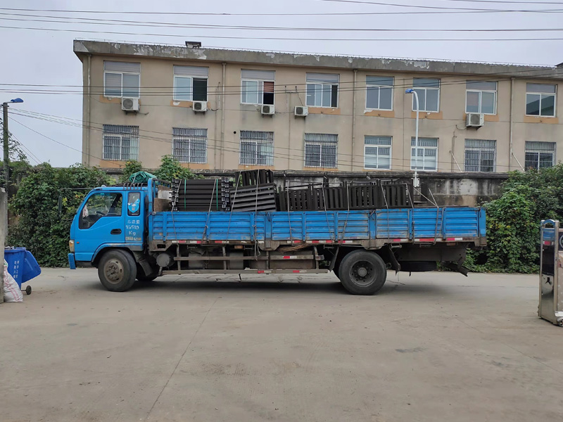 金用護欄2021年8月24日鋅鋼空調百葉窗發貨! 金用護欄2021年8月24日鋅鋼空調百葉窗發貨!