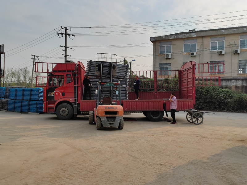 金用護欄2021年10月26日鋅鋼連廊護欄發貨! 金用護欄2021年10月26日鋅鋼連廊護欄發貨!