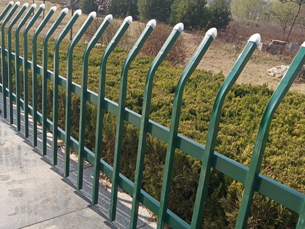 草坪護(hù)欄材質(zhì)
