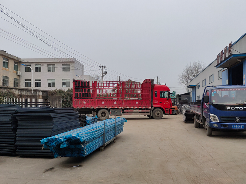 金用護欄2022年2月22日鋁合金百葉窗裝車發貨！