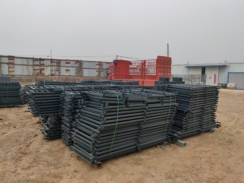 金用護(hù)欄2022年3月15日鋅鋼護(hù)窗欄桿裝車發(fā)貨！