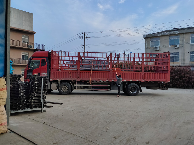 金用護欄2022年4月6日鋅鋼空調欄桿裝車發貨！