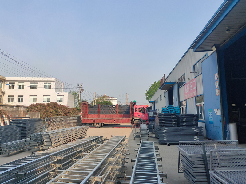 金用護欄2022年4月12日鋅鋼百葉窗裝車發貨！