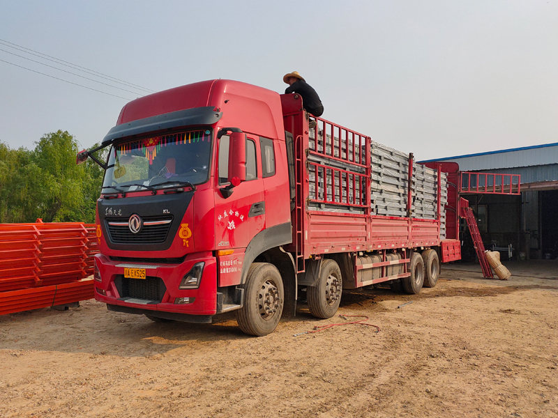 金用護欄2022年4月20日鋅鋼焊接護欄裝車發貨! 金用護欄2022年4月20日鋅鋼焊接護欄裝車發貨!