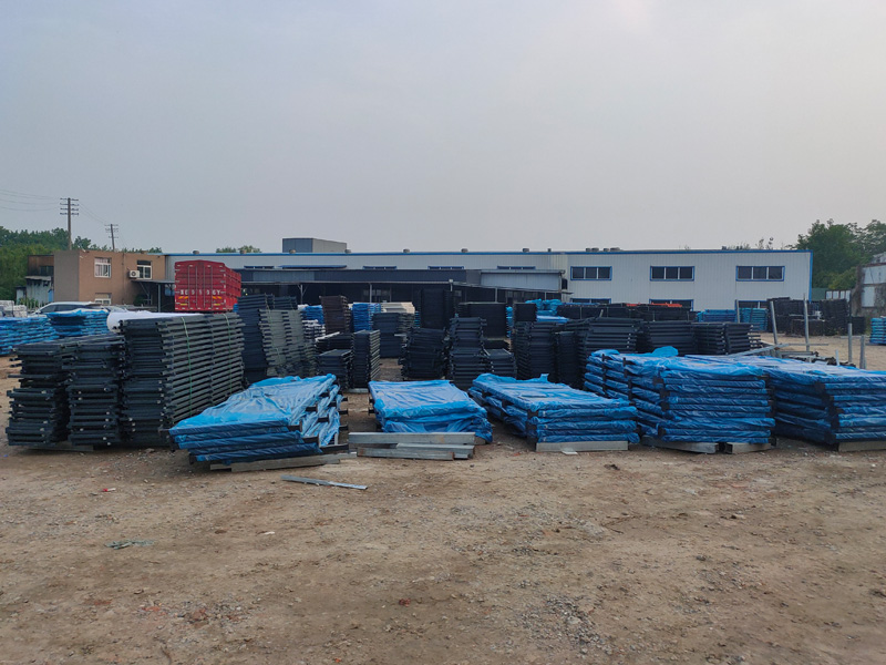 金用護(hù)欄2022年5月31日鋅鋼空調(diào)欄桿裝車發(fā)貨！