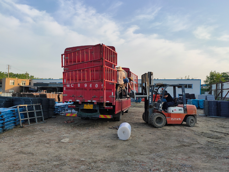 金用護欄2022年6月7日鋅鋼護窗欄桿裝車發貨! 金用護欄2022年6月7日鋅鋼護窗欄桿裝車發貨!