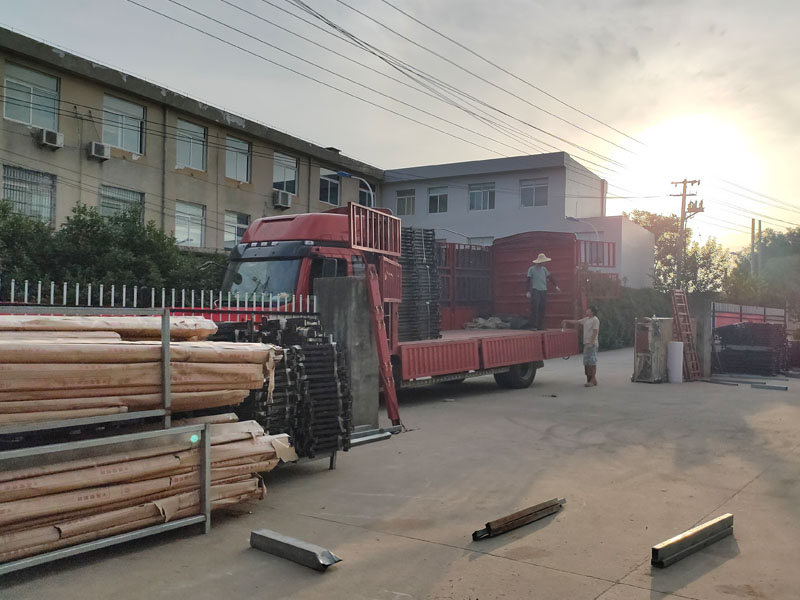 金用護欄2022年6月14日鋅鋼飄窗護欄裝車發貨! 金用護欄2022年6月14日鋅鋼飄窗護欄裝車發貨!