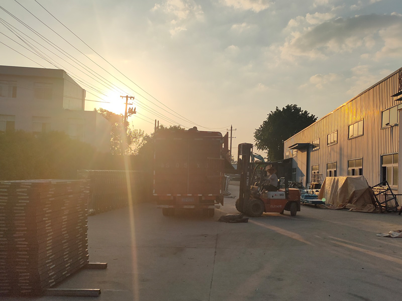 金用護(hù)欄2022年6月22日鋅鋼百葉窗裝車發(fā)貨! 金用護(hù)欄2022年6月22日鋅鋼百葉窗裝車發(fā)貨!