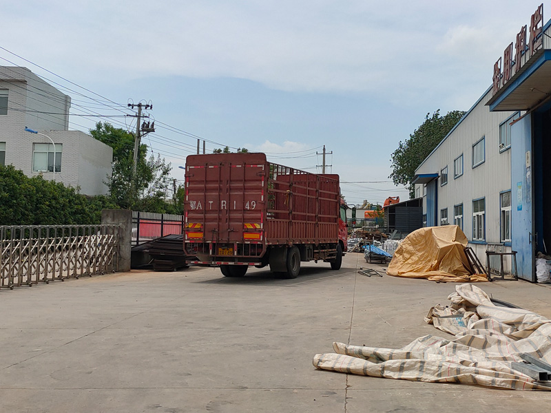 金用護欄2022年6月27日鋅鋼百葉窗裝車發貨! 金用護欄2022年6月27日鋅鋼百葉窗裝車發貨!