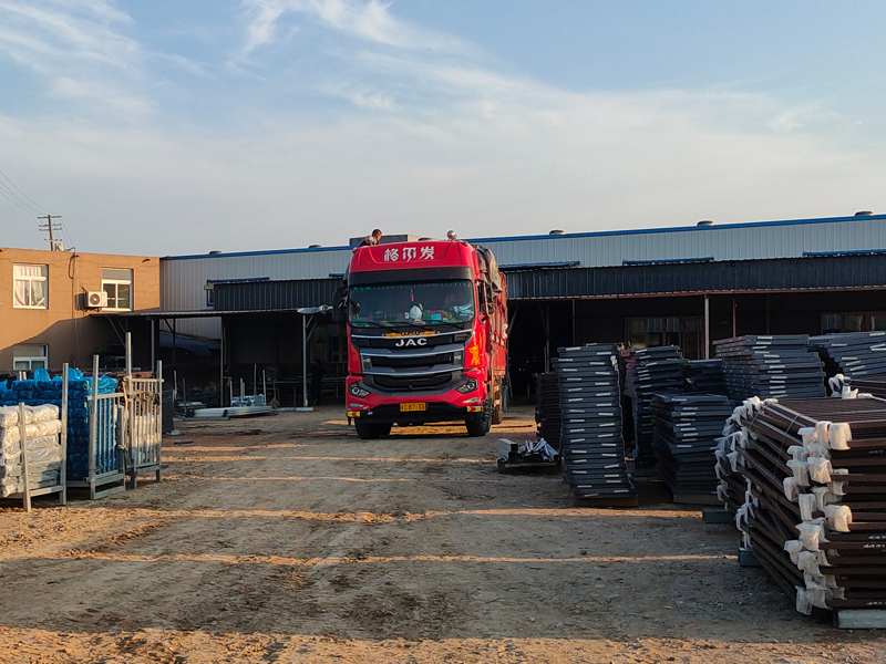 金用護欄2022年6月30日鋅鋼百葉窗裝車發貨! 金用護欄2022年6月30日鋅鋼百葉窗裝車發貨!