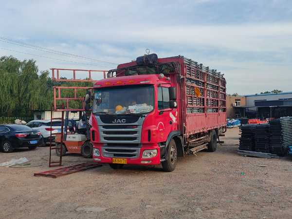 金用護(hù)欄2022年7月13日鋅鋼護(hù)窗欄桿裝車(chē)發(fā)貨！