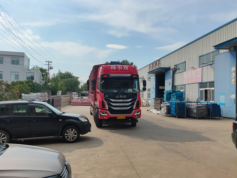 金用護欄2022年7月25日鋅鋼百葉窗裝車發貨！