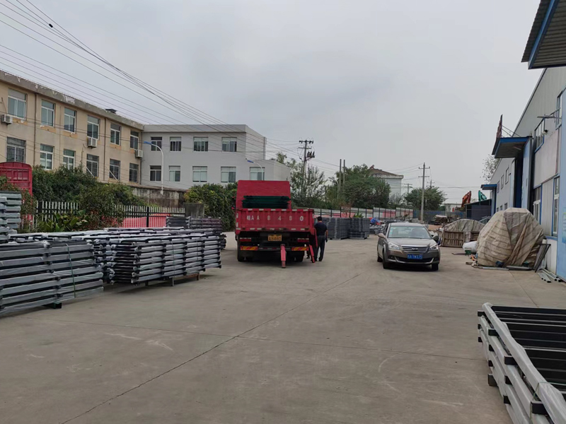 金用護(hù)欄2022年10月8日鋅鋼圍墻護(hù)欄裝車發(fā)貨! 金用護(hù)欄2022年10月8日鋅鋼圍墻護(hù)欄裝車發(fā)貨!