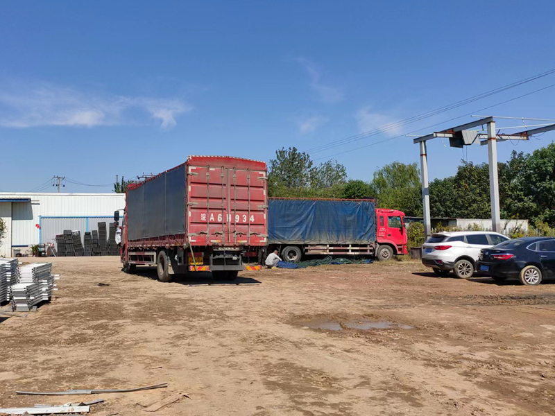 金用護欄2022年10月12日鋅鋼空調護欄裝車發貨! 金用護欄2022年10月12日鋅鋼空調護欄裝車發貨!