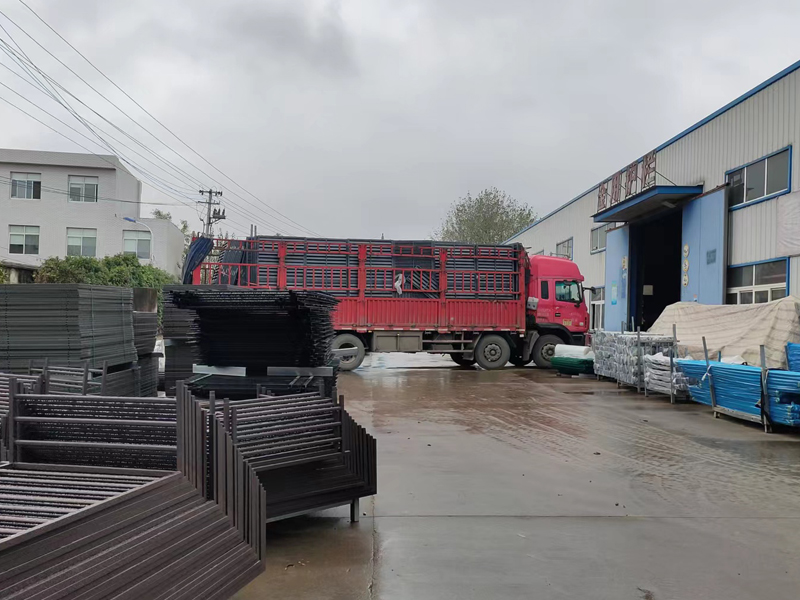 金用護欄2022年10月27日鋁合金百葉窗裝車發貨! 金用護欄2022年10月27日鋁合金百葉窗裝車發貨!