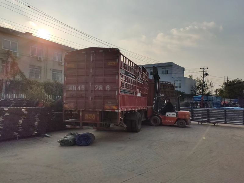 金用護(hù)欄2022年11月8日鋅鋼玻璃護(hù)欄裝車發(fā)貨! 金用護(hù)欄2022年11月8日鋅鋼玻璃護(hù)欄裝車發(fā)貨!