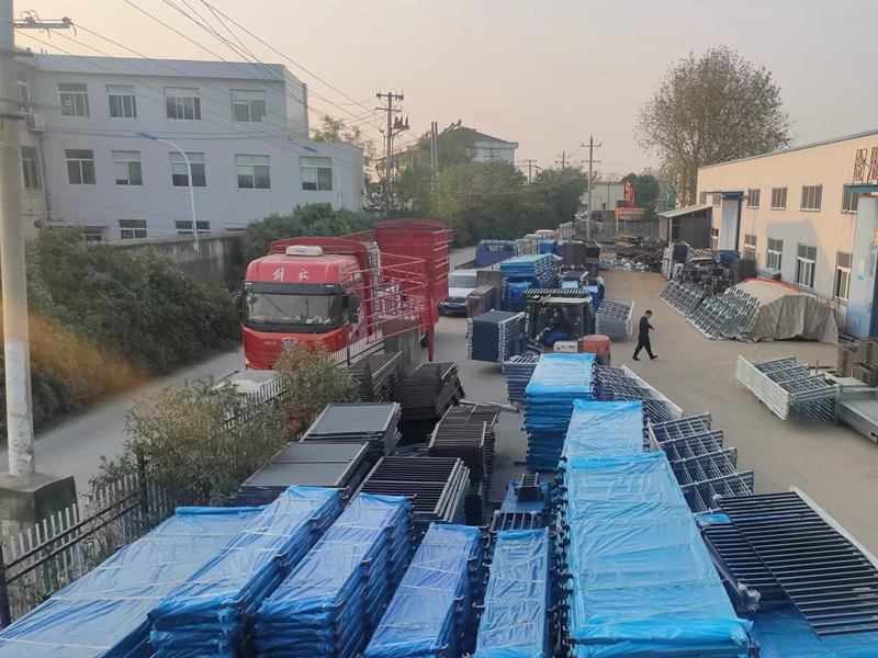 金用護(hù)欄2022年11月12日鋅鋼飄窗欄桿裝車(chē)發(fā)貨！
