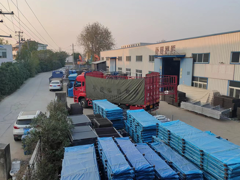 金用護欄2022年11月16日鋅鋼陽臺護欄裝車發貨！