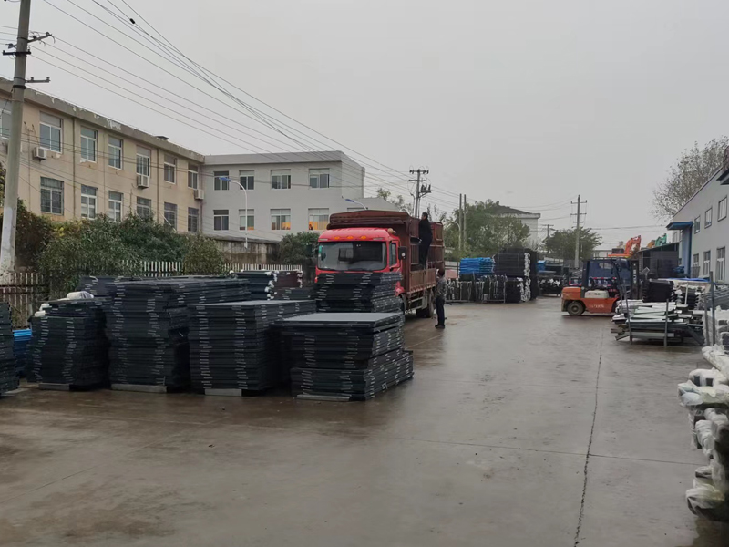 金用護欄2022年11月29日鋅鋼百葉窗裝車發貨! 金用護欄2022年11月29日鋅鋼百葉窗裝車發貨!