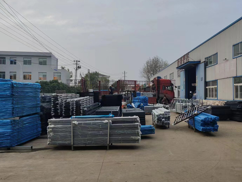 金用護(hù)欄2022年12月2日鋅鋼組裝護(hù)欄裝車發(fā)貨！