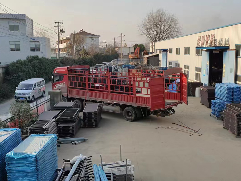金用護欄2022年12月22日鋅鋼百葉窗裝車發貨！