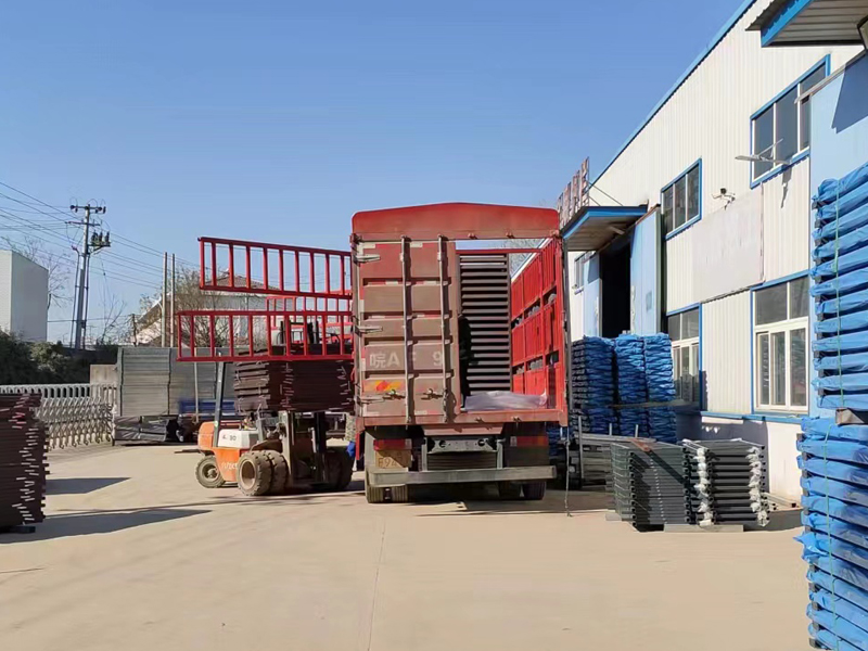 金用護欄2022年12月24日鋅鋼百葉窗裝車發貨！